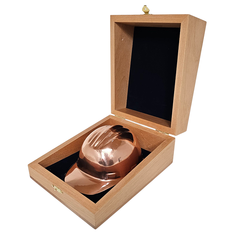 Casco Minero De Cobre En Caja De Madera Con Interior De Terciopelo Azul